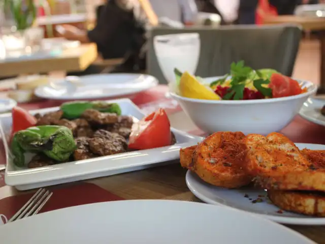 Okkalı Et Köfte Döner'nin yemek ve ambiyans fotoğrafları 2