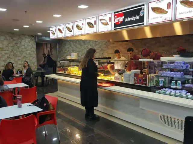 Meşhur Sarıyer Börekçisi Karaköy'nin yemek ve ambiyans fotoğrafları 6