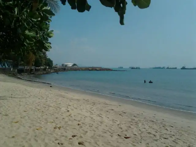 Gambar Makanan Merak Beach Hotel 8