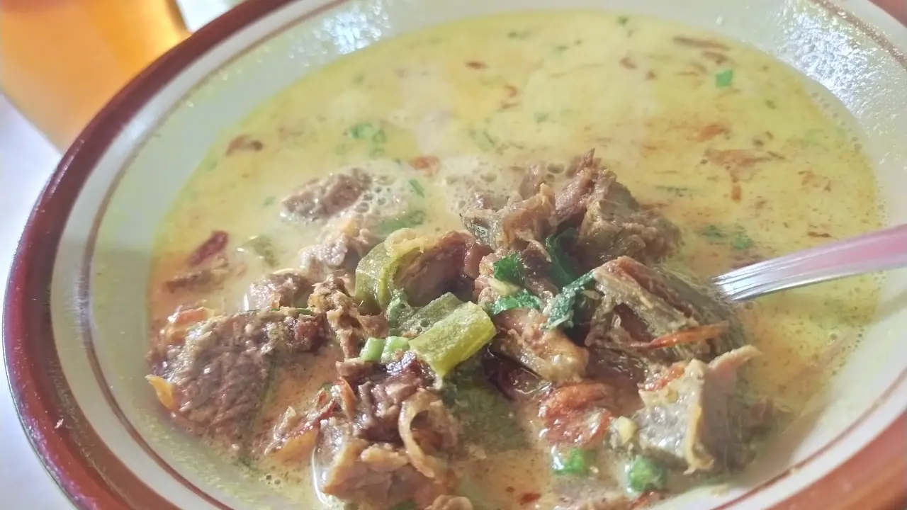 Soto Kuning dan Bening Pa Dayat