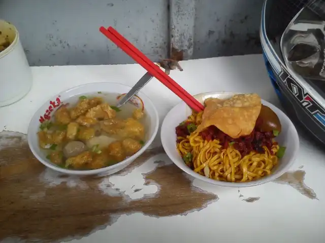 Gambar Makanan Mie Danau Toba 16