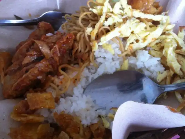 Gambar Makanan Warung Nasi Kuning Bu Kristin 4