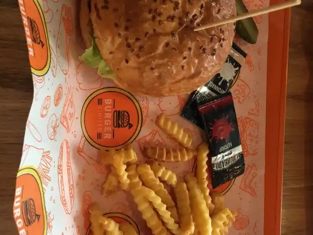 Burger Limited'nin yemek ve ambiyans fotoğrafları 3