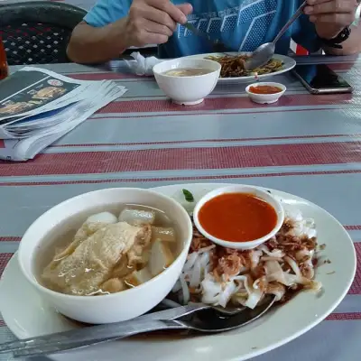 Calong & Mee kari Beserah