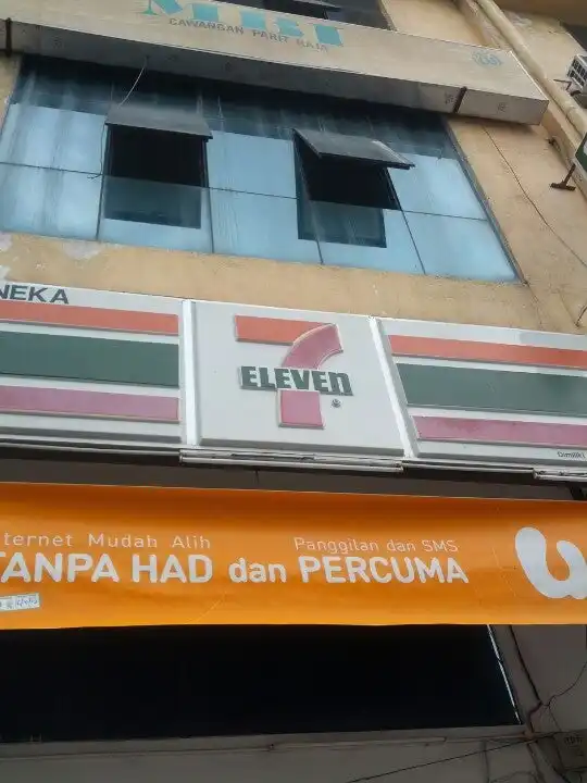 7 Eleven Parit Raja