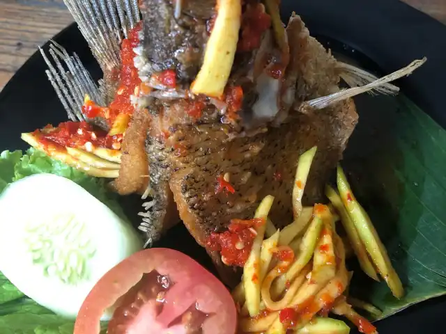 Gambar Makanan Raja Gurame Resto, Jl. Cempaka Putih Raya 7