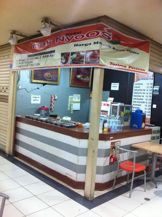 Kedai Mak Nyoos