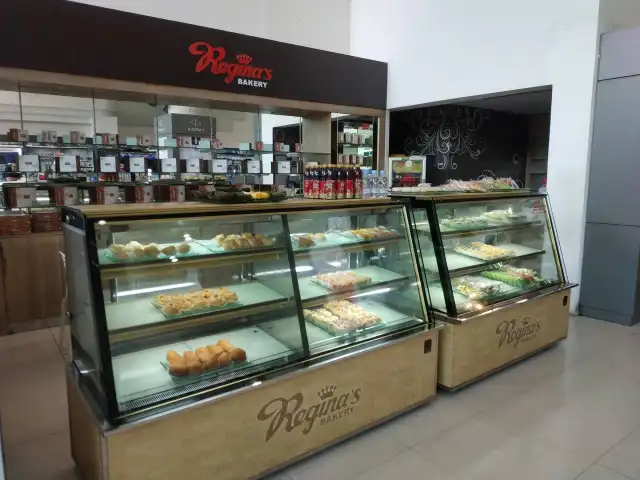 Gambar Makanan Regina's Bakery 3