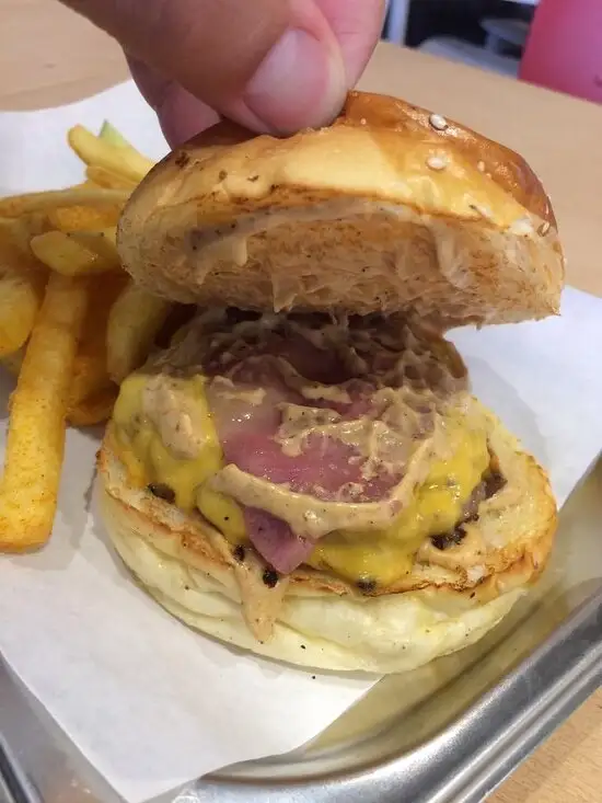 Bucks Properburger'nin yemek ve ambiyans fotoğrafları 16