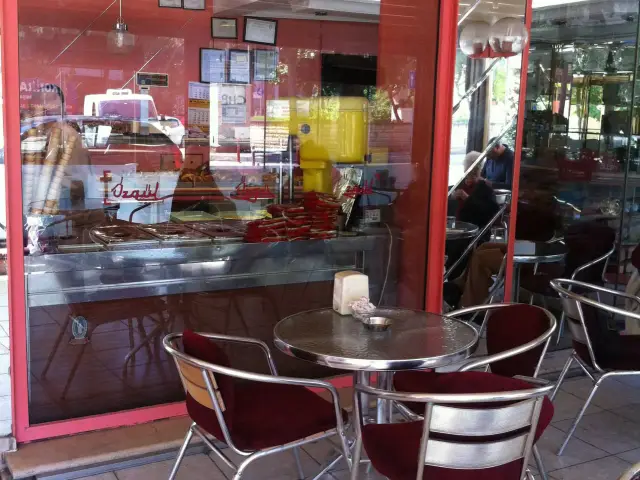 Özgül Pastane Cafe'nin yemek ve ambiyans fotoğrafları 7