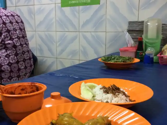 Gambar Makanan Ayam Goreng Mat Lengket 13