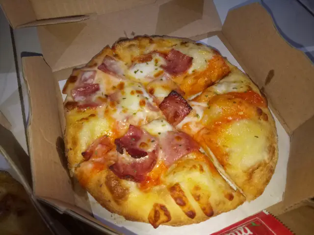 Gambar Makanan Domino's Pizza 3