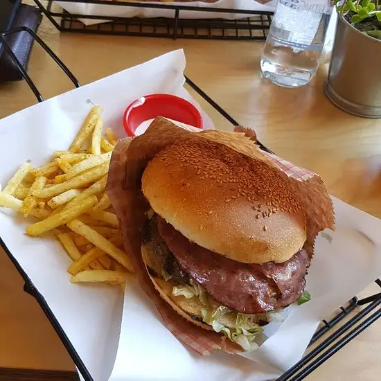 Oburiks Homemade Burger'nin yemek ve ambiyans fotoğrafları 1