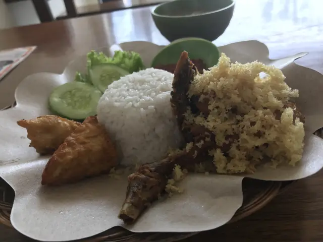 Gambar Makanan AyamTulangLunakKeratonan 8