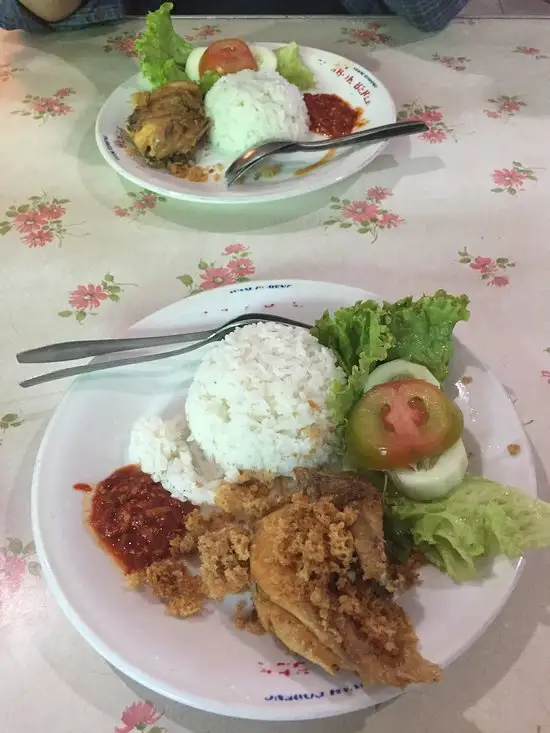 Gambar Makanan Ayam Goreng Mbok Berek Asli 19