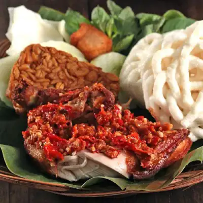 Ayam Geybok Bang Jarwo, Pondok Kelapa