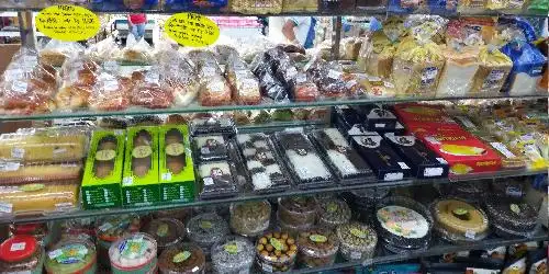 Candy's Bakery & Cake Pekanbaru, jalan paus