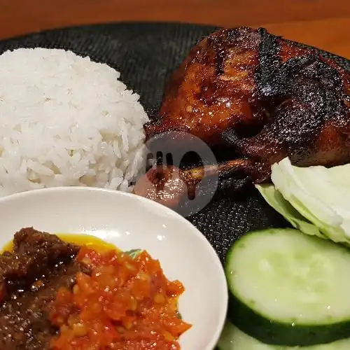 Gambar Makanan Ayam & Bebek Sambal Hitam Oemge, Canggu 18