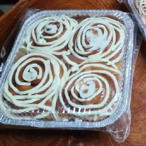 Gambar Makanan I Wish Bakery - Cinnamon Roll & Pizza, Jati Barang 1