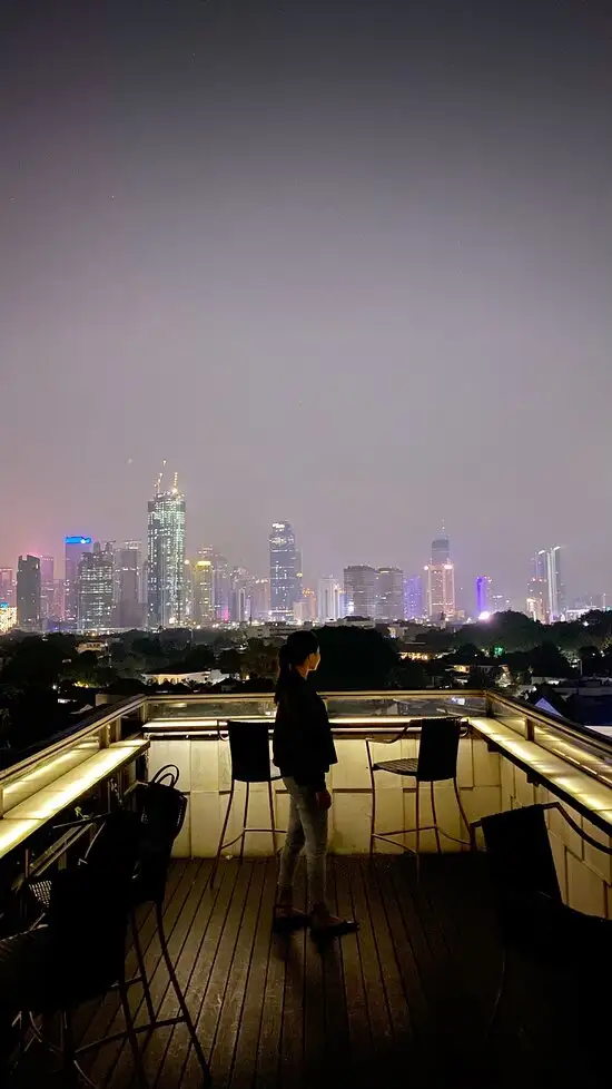 Gambar Makanan La Vue Rooftop Bar 11