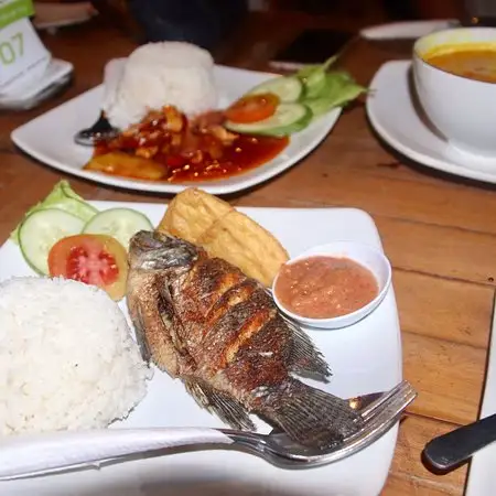 Gambar Makanan Intan Inn Bar & Resto 8