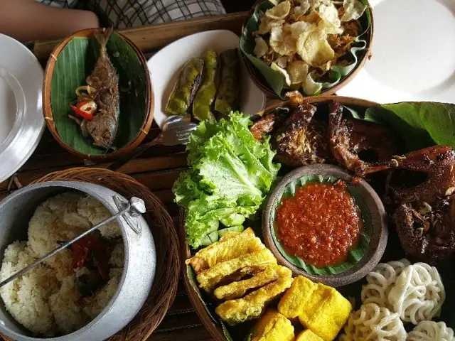 Gambar Makanan Saung Gawir Bungalow & Resto 4