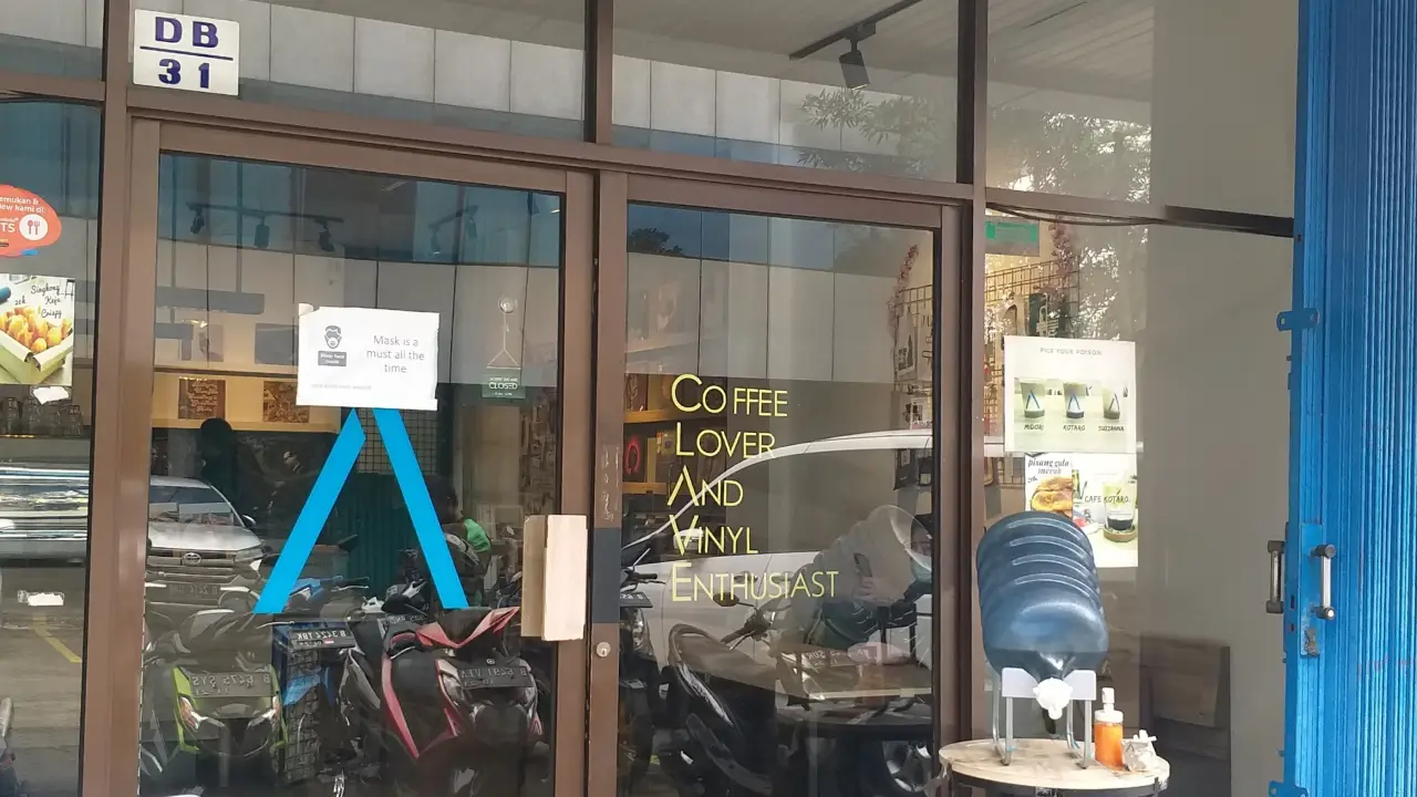 Clave Coffee Shop