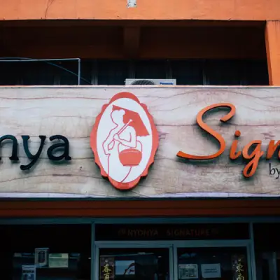 Nyonya Signature