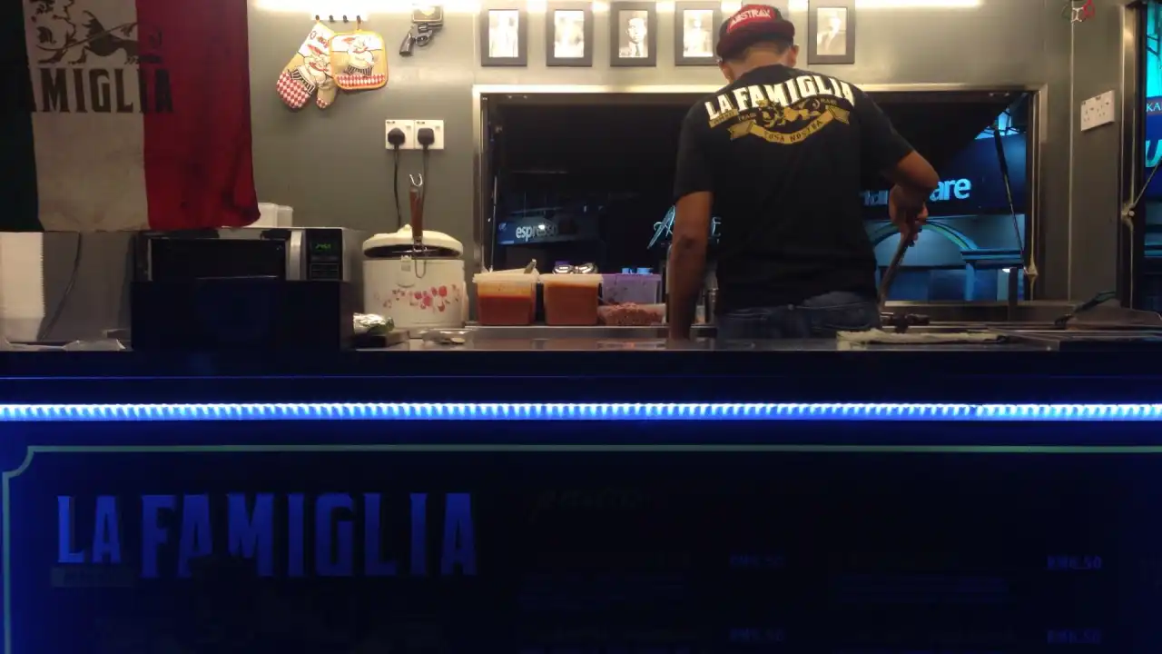 Lafamiglia Pasta ss15 food truck