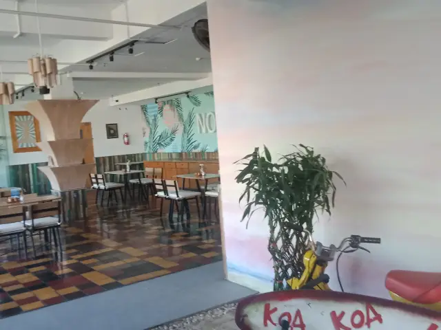 Gambar Makanan KauKau  - KOA Surfer Hotel 4