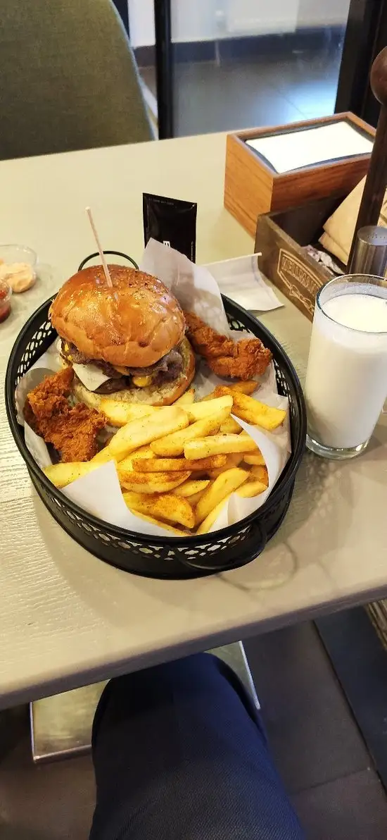 Arquet Burger & Fries'nin yemek ve ambiyans fotoğrafları 6