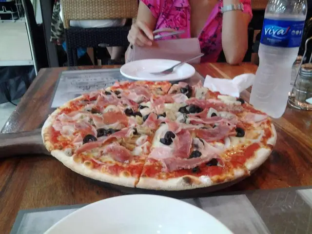 La Bella Pizza Bistro Food Photo 9