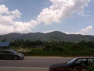 Kedai makan bawah pokok Kg Gebok