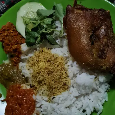 Nasi Bebek Depan Tugu Pahlawan