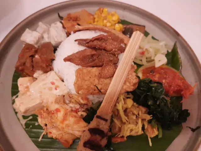 Gambar Makanan Made's Warung Jakarta 6