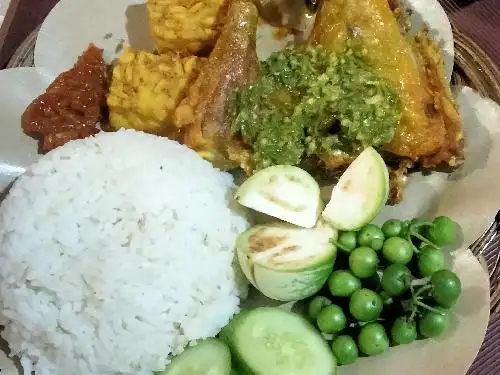 Ayam Penyet Sambel Ijo 