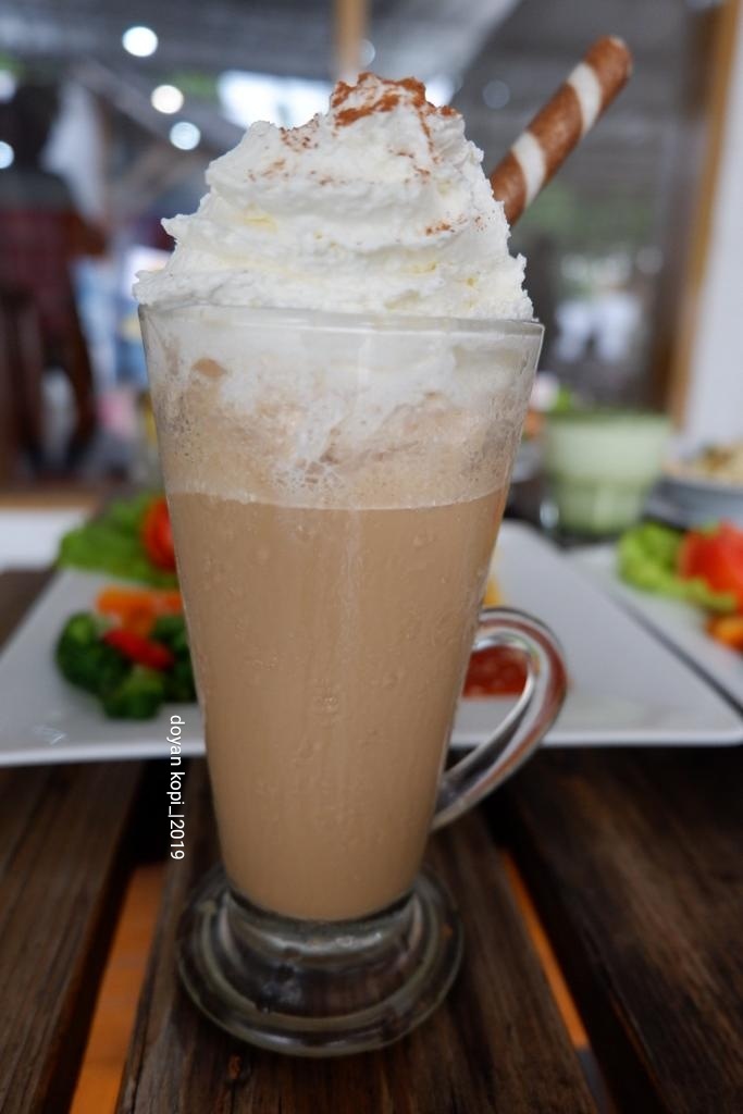 ArT Cafe & Restaurant terdekat Restoran dan Tempat Makan Kafe