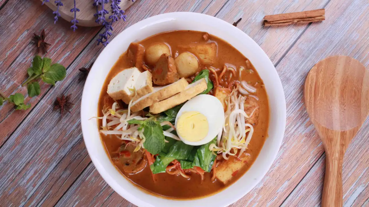 MEE KARI ZURIEN