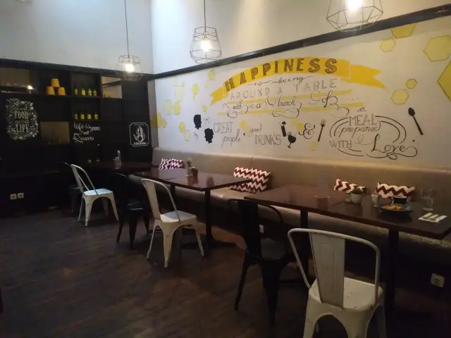 Gambar Makanan Beehive Cafe & Eatery 8