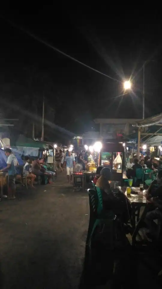 Kampung Solor sentra ikan bakar Kupang (malam hari)