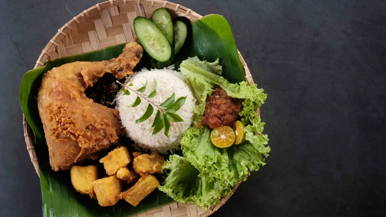 Ayam Penyet Sambal Mimpi Dora MJ