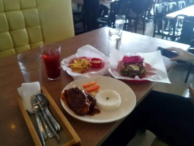 Red Engine Diner Food Photo 15