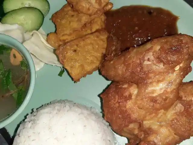 Nasi lemak berlauk cik.zura