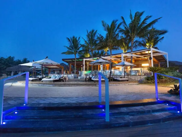 Azure Beach Club - Crimson Resort and Spa Mactan Food Photo 11