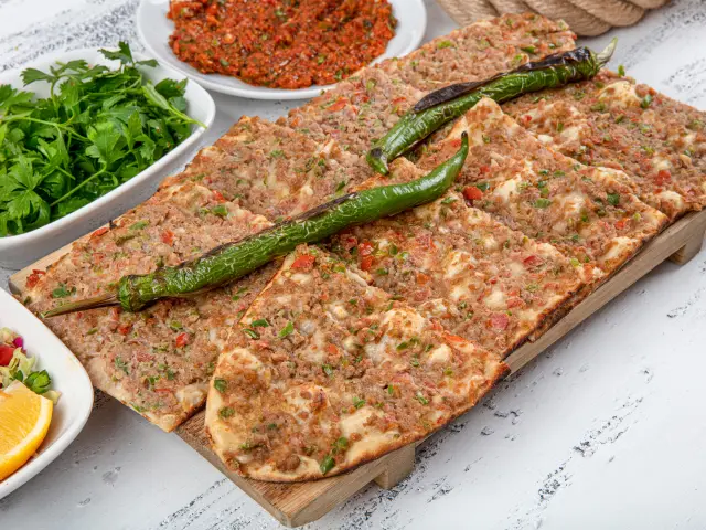 Uğur Etli Ekmek & Izgara & Lahmacun'nin yemek ve ambiyans fotoğrafları 1