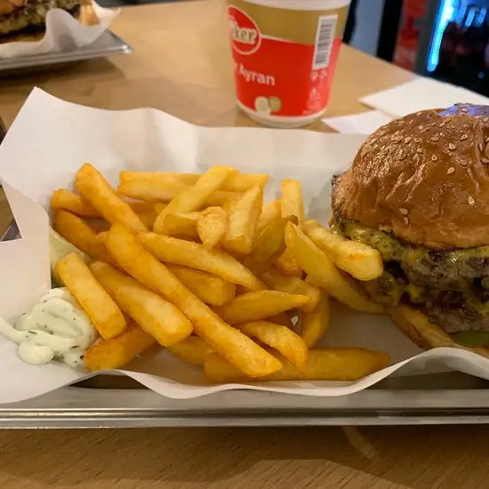 Bucks Properburger'nin yemek ve ambiyans fotoğrafları 1