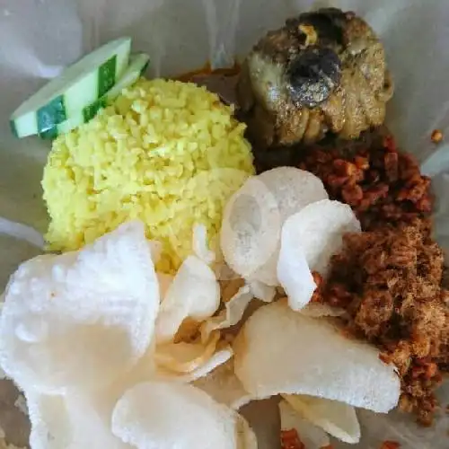 Gambar Makanan Nasi Kuning dan Lontong Sayur Bu Tuti, Babarsari 3