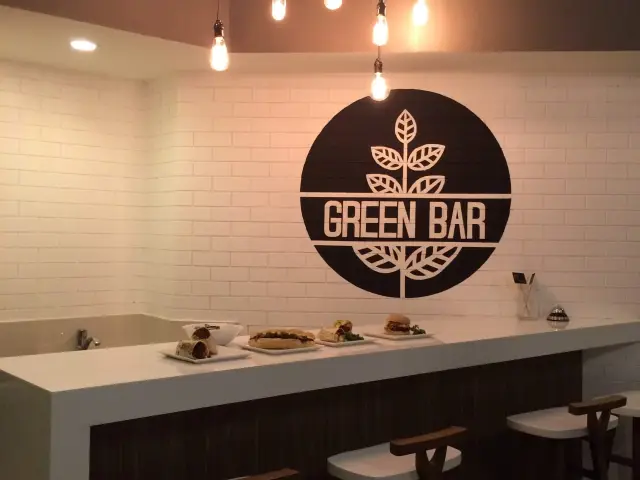 Green Bar Food Photo 10