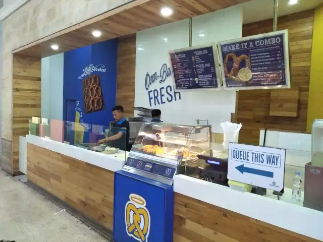 Gambar Makanan Auntie Anne's 6