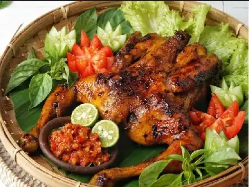 Ayam bakar dan kepak bunda ratu